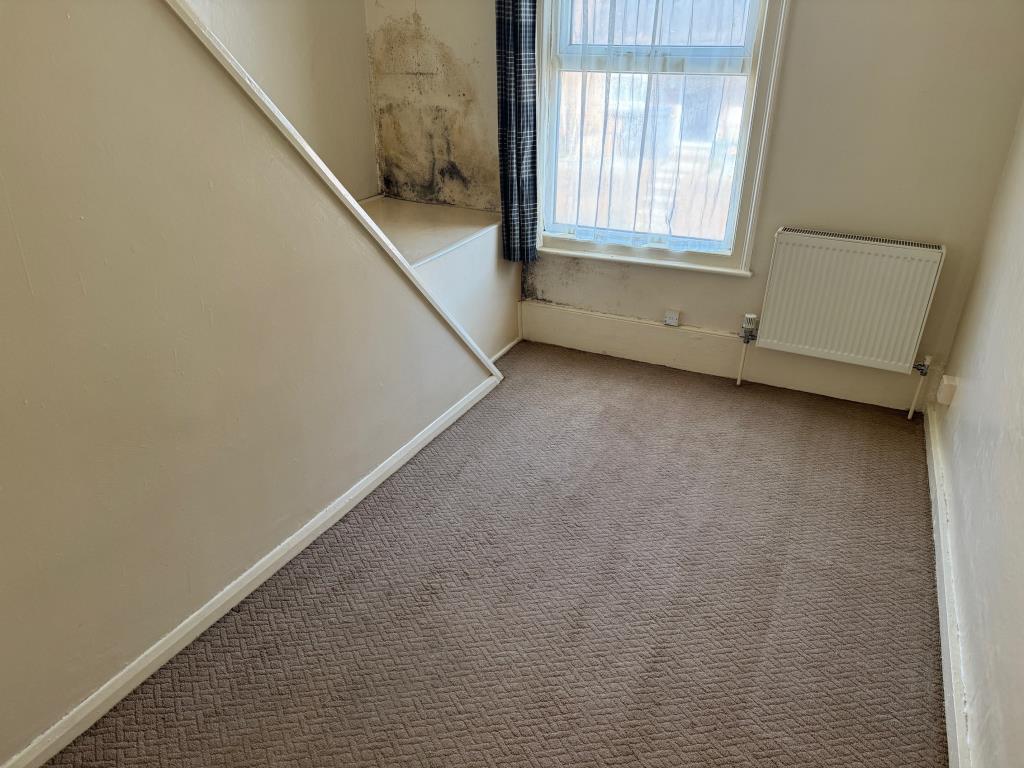 Lot: 48 - TWO-BEDROOM TERRACE HOUSE FOR IMPROVEMENT - Bedroom 2